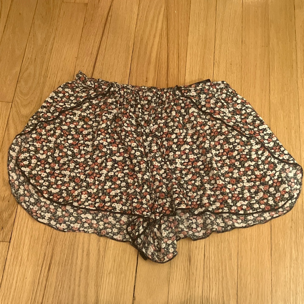 XS Volcom flowery shorts